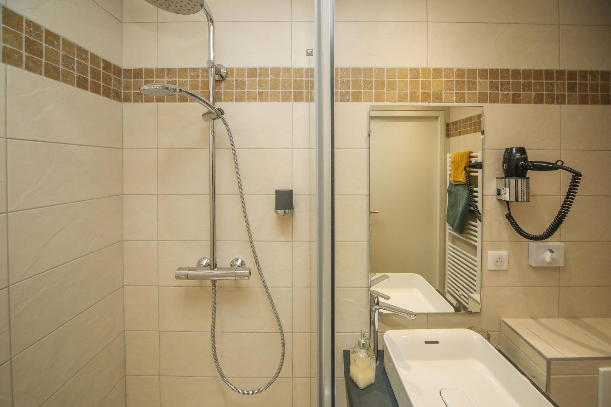 Hotel O Chiroulet Bagneres-de-Bigorre Ngoại thất bức ảnh